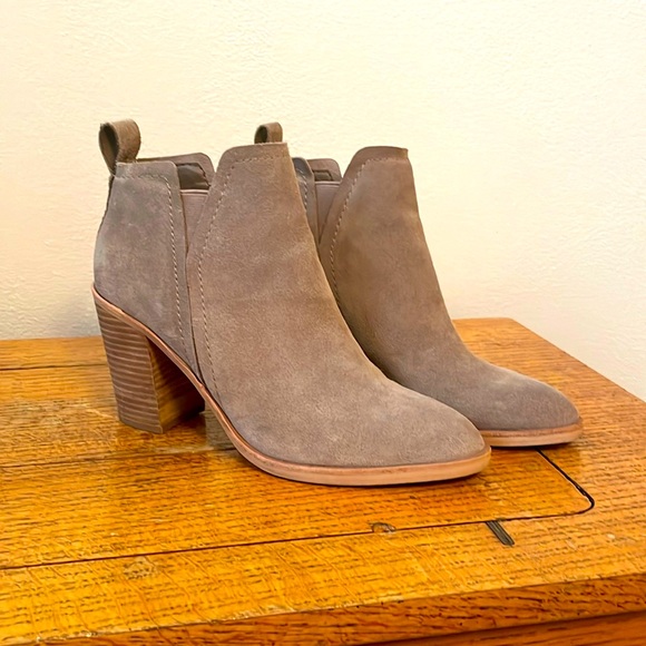 Dolce Vita tan suede booties - Picture 1 of 4